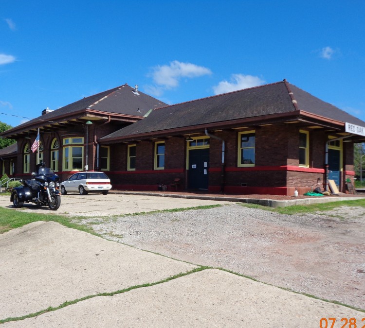 The Restored Burlington Northern Depot & WWII Memorial Museum (Red&nbspOak,&nbspIA)